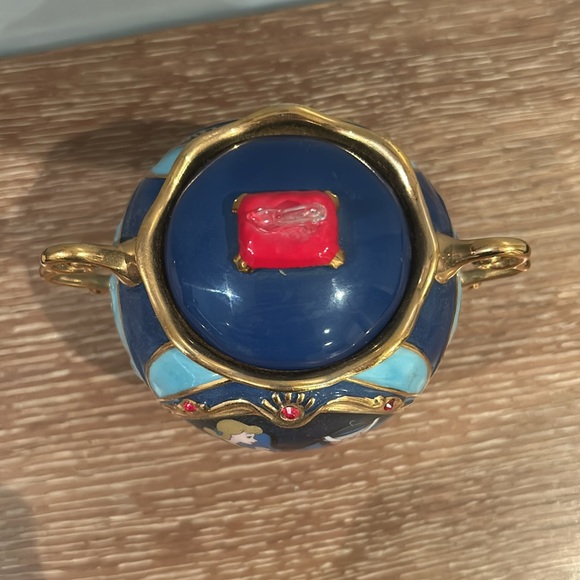 Cinderella 50th anniversary collectors music box - Picture 3 of 9